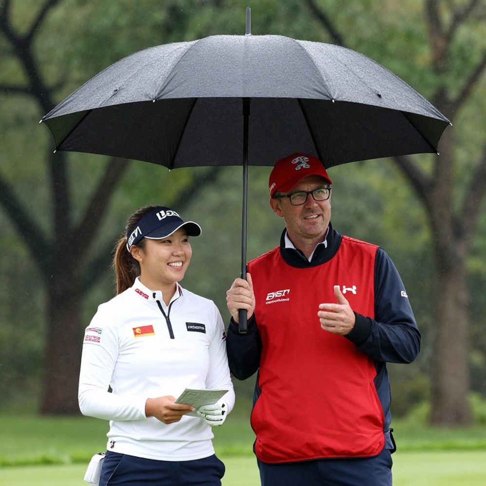 Cú gạt bốn feet và chi tiết bị bỏ qua: cả 12 tuyển thủ Mỹ dùng gậy mallet tại Presidents Cup